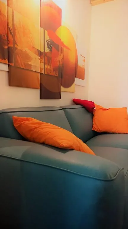 Sacra Famiglia Ausonia Apartment Palermo 0*,